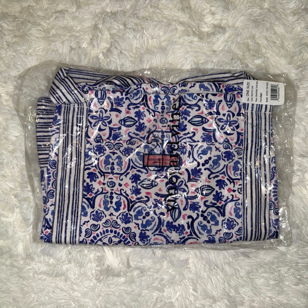 Vineyard Vines Seahorse Tote Bag in White Cap